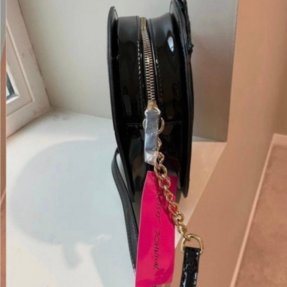 BETSEY JOHNSON SUGAR SKULL KITSCH BLACK PATENT CROSSBODY PURSE - Picture 5 of 6